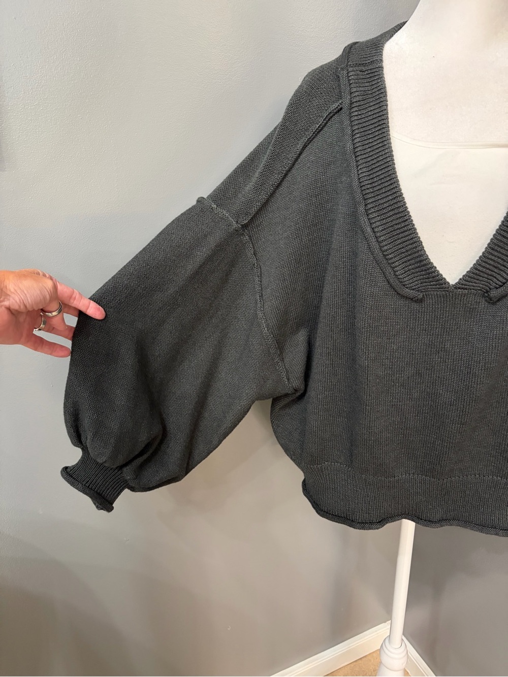 POL Charcoal 100% Cotton Knit V-Neck Pullover Sweater Balloon Sleeve Relaxed M - Picture 6 of 16